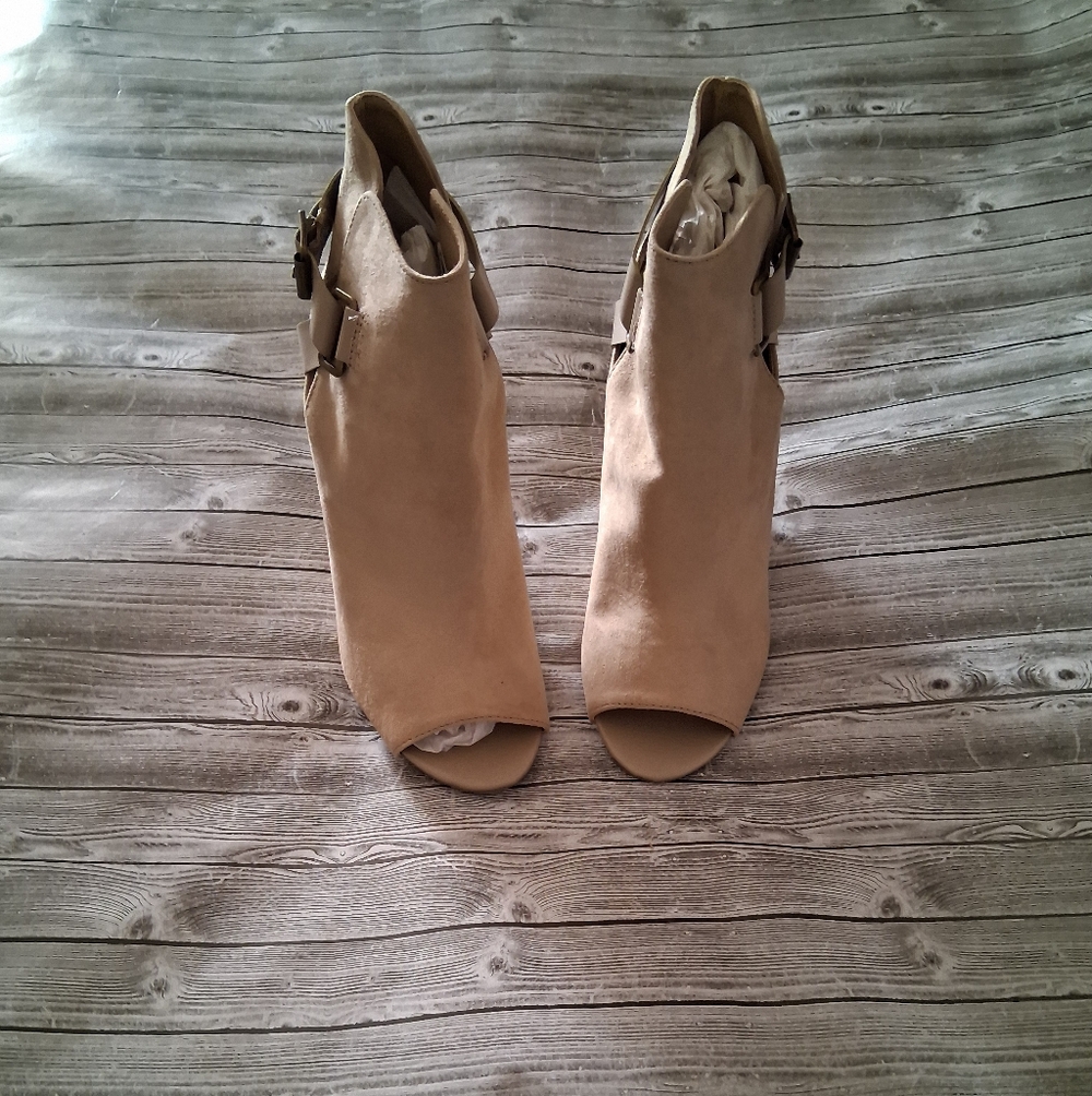 🎉S-HP🎉 *NWOT* 🔥3/$70 JustFab "Emely" Women's Peep-Toe Ankle Boots